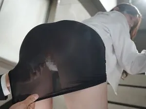 Ba em học sinh nữ dâm đãng và cậu thanh niên may mắn