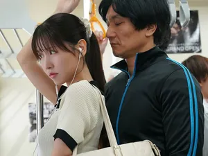 Cặp đôi trong nhà vệ sinh trung tâm mua sắm bí mật tình yêu creampie tràn phiên bản đầy đủ